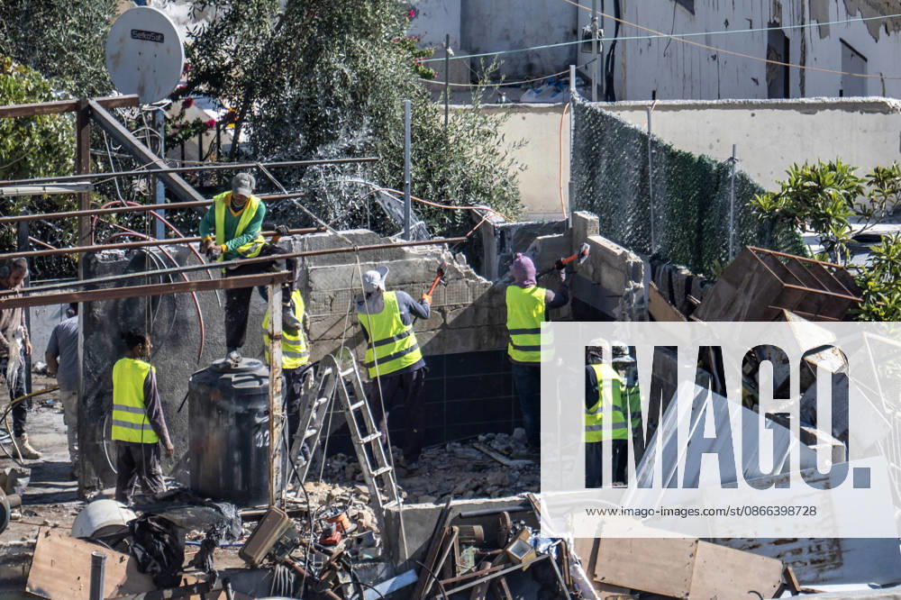 Palestinian family s house demolished in Jerusalem s Silwan JERUSALEM, SEPTEMBER 09: Israeli-run municipality workers demolish a house belonging to the Reshak family in the Silwan neighborhood of Jerusalem on September 09, 2026, as the Israeli-run Municipality on the grounds that it had been built without a permit in the Silwan neighborhood of Jerusalem on September 09, 2026. Mostafa Alkharouf Anadolu Palestine Israel. Editorial use only. Please get in touch for any other usage.