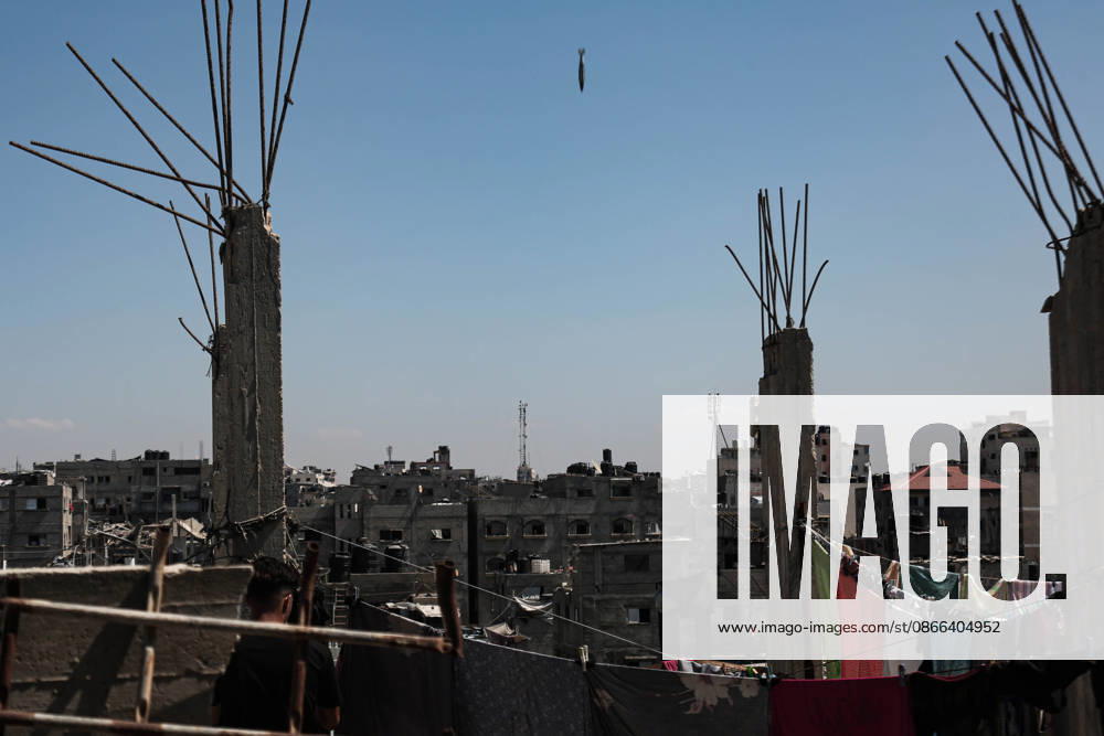 A missile fired by warplanes struck the Al-Masri family home in Al-Shati refugee camp, west of Gaza City, following a warning from the Israeli army. Palestine - ZUMAe144 20260909_zip_e144_001