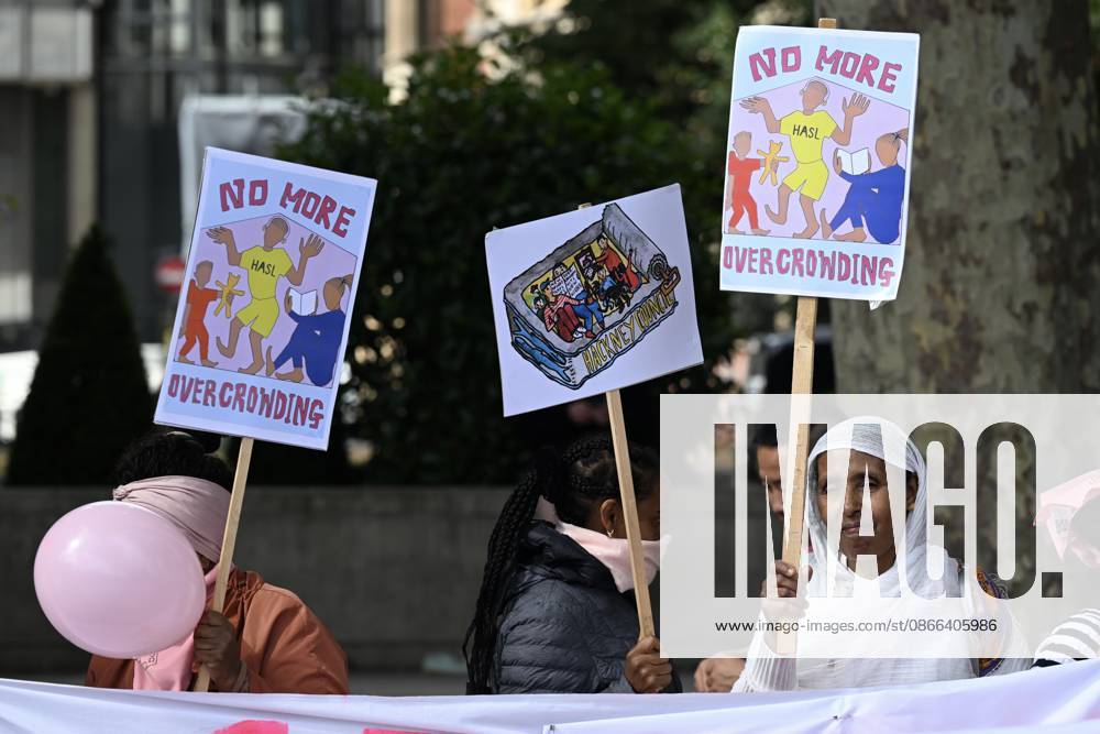Protesters demonstrate against high rents in London LONDON, UNITED KINGDOM - SEPTEMBER 9: Members of the London Renters Union and housing rights groups gather during a demonstration at Parliament Square in London, United Kingdom on September 9, 2026. The protesters called on the government to introduce rent controls and increase the supply of public housing. Rasid Necati Aslim Anadolu London United Kingdom. Editorial use only. Please get in touch for any other usage.