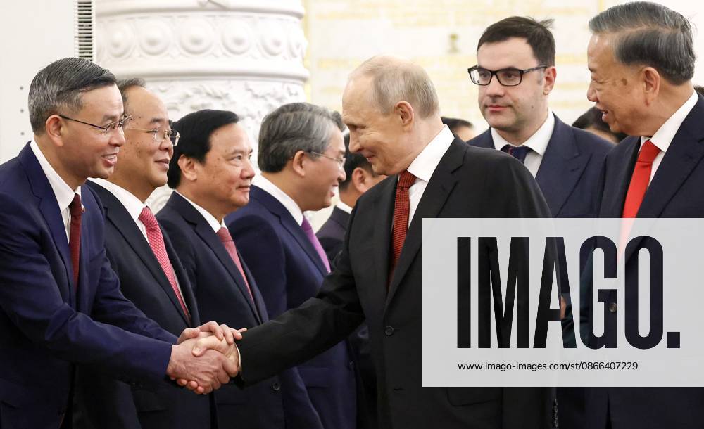 Russia Vietnam 9239414 09.09.2026 Russian President Vladimir Putin and Vietnamese President To Lam greet members of Vietnam s delegation during an official welcome ceremony before their meeting at the Kremlin in Moscow, Russia. Geodakyan Artem Sputnik Moscow Russia