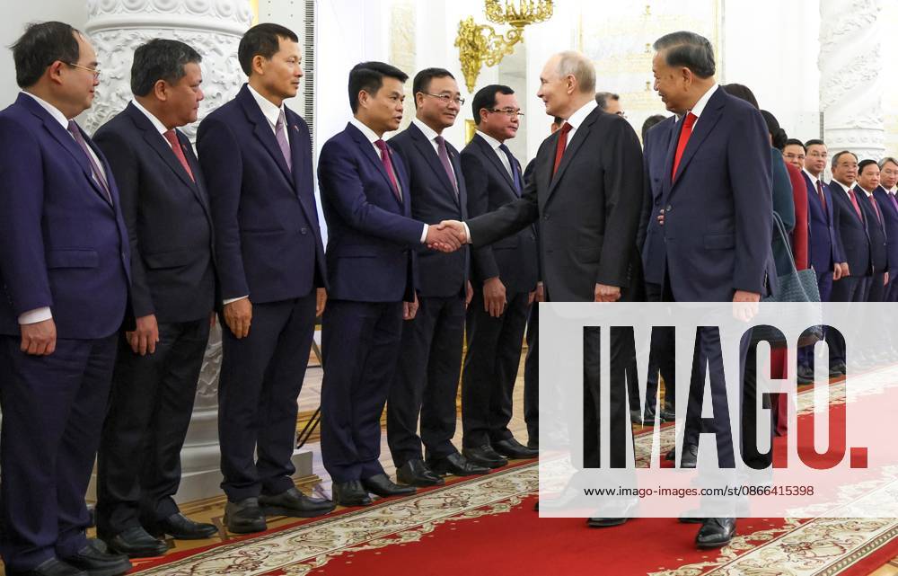 Russia Vietnam 9239489 09.09.2026 Russian President Vladimir Putin and Vietnamese President To Lam greet members of Vietnam s delegation during an official welcome ceremony before their meeting at the Kremlin in Moscow, Russia. Alexander Kazakov Sputnik Moscow Russia