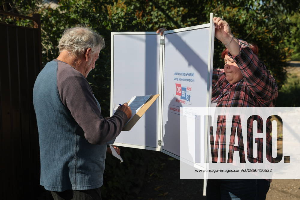 RUSSIA, DONETSK - SEPTEMBER 9, 2026: Citizens participate in early voting in the 2026 State Duma elections at Oktyabrsky. Dmitry Yagodkin TASS 97412812