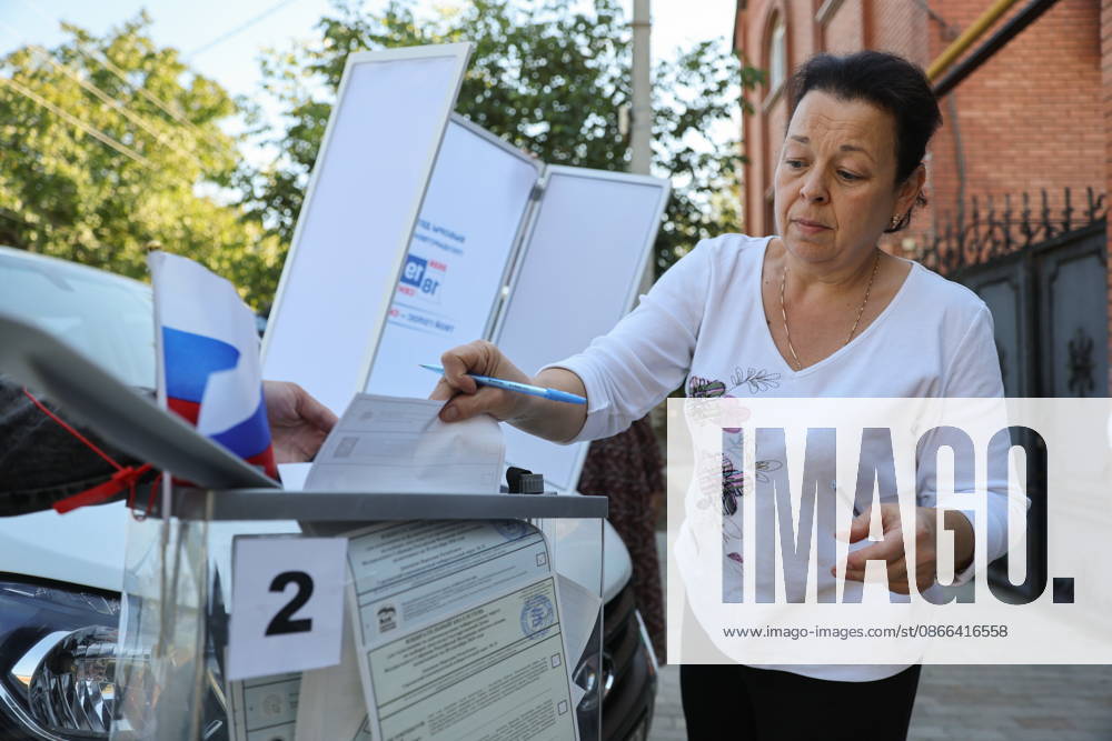 RUSSIA, DONETSK - SEPTEMBER 9, 2026: Citizens participate in early voting in the 2026 State Duma elections at Oktyabrsky. Dmitry Yagodkin TASS 97412829