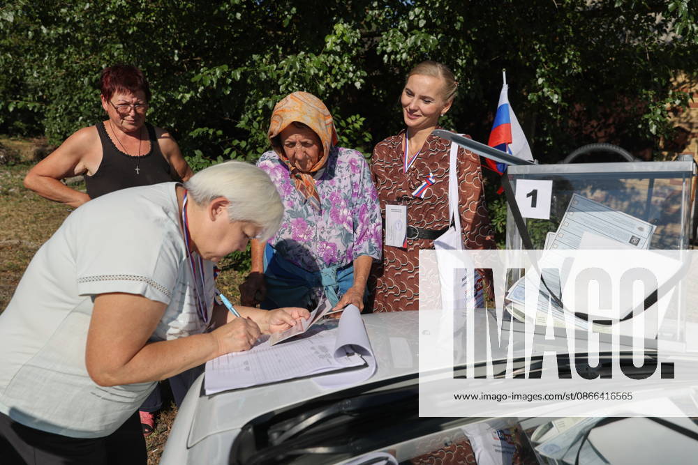 RUSSIA, DONETSK - SEPTEMBER 9, 2026: Citizens participate in early voting in the 2026 State Duma elections at Oktyabrsky. Dmitry Yagodkin TASS 97413170