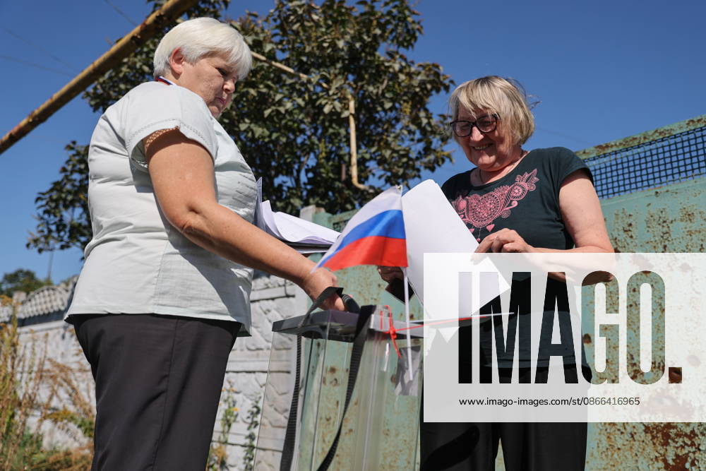 RUSSIA, DONETSK - SEPTEMBER 9, 2026: Citizens participate in early voting in the 2026 State Duma elections at Oktyabrsky Donetsk Russia - ZUMAt113 20260909_zaa_t113_205
