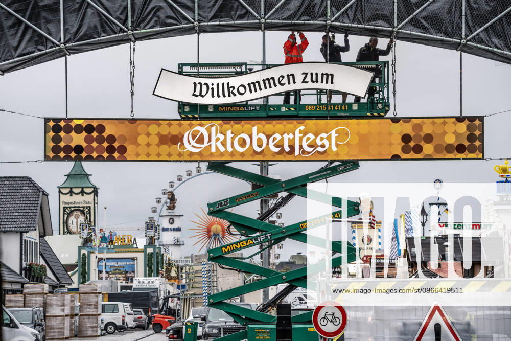 Willkommen zum Oktoberfest, letzte Arbeiten am Haupteingang zum Oktoberfest 2026, das bereits in 10 Tagen beginnt, Theresienwiese, München, 9. September 2026 Deutschland, München, 9,. Septembert 2026, Willkommen zum Oktoberfest, letzte Arbeiten am Haupteingang zum Oktoberfest 2026, das ibereits in 10 Tagen beginnt, Theresienwiese, Wiesn, Bayern, bayerisch,