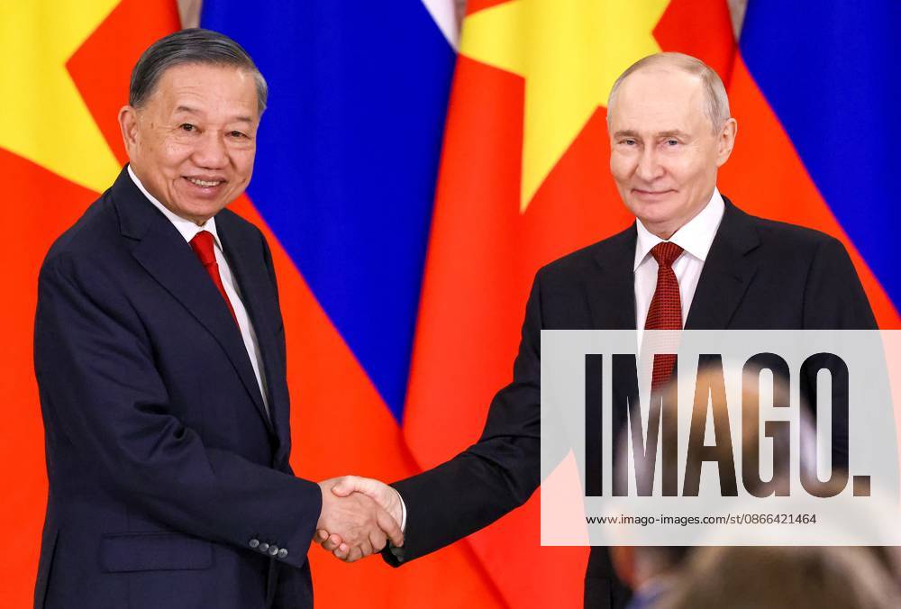 Russia Vietnam 9239595 09.09.2026 Vietnamese President To Lam and Russian President Vladimir Putin shake hands as they make statements to the press following their meeting at the Kremlin in Moscow, Russia. Geodakyan Artem Sputnik Moscow Russia