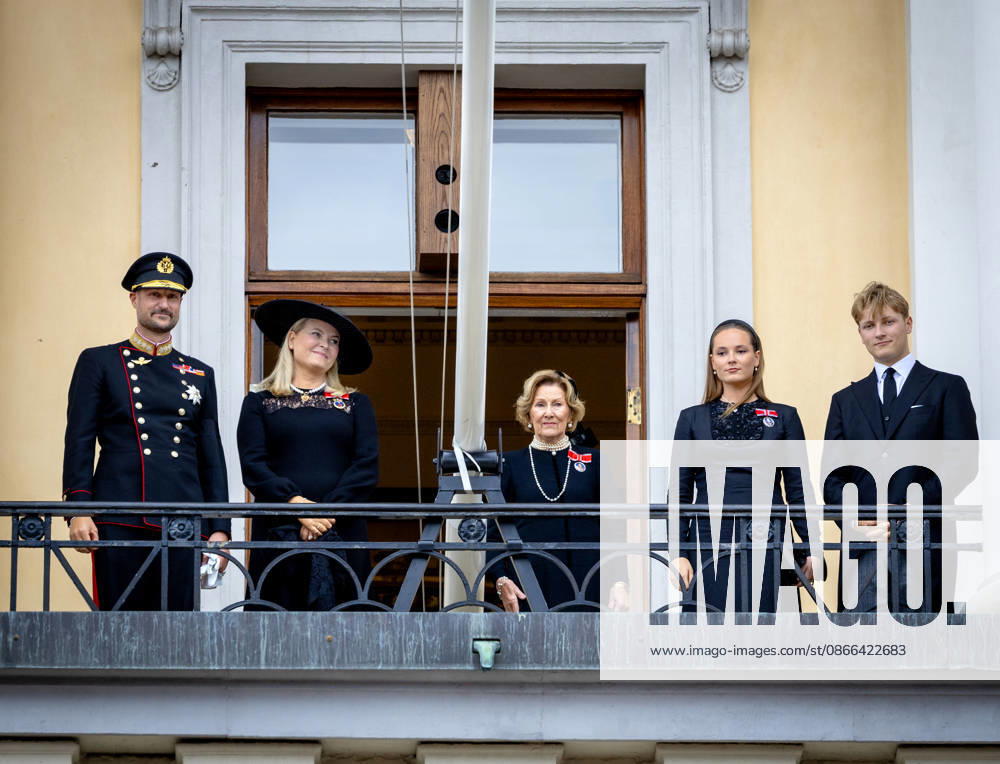 Norway King Haakon and Queen Mette-Marit and Queen Sonja and Princess Ingrid Alexandra and Prince Sverre Magnus after the funeral of King Harald on the balcony at the Royal palace in Oslo. Â