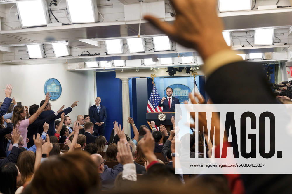 U.S. Vice President J.D Vance responds to a question from reporters during the daily briefing in the James S. Brady Press Briefing Room of the White House, September 3, 2026 in Washington, D.C. Washington United States of America - ZUMAp138 20260909_zaa_p138_008