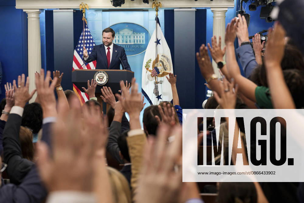 U.S. Vice President J.D Vance responds to a question from reporters during the daily briefing in the James S. Brady Press Briefing Room of the White House, September 3, 2026 in Washington, D.C. Washington United States of America - ZUMAp138 20260909_zaa_p138_009
