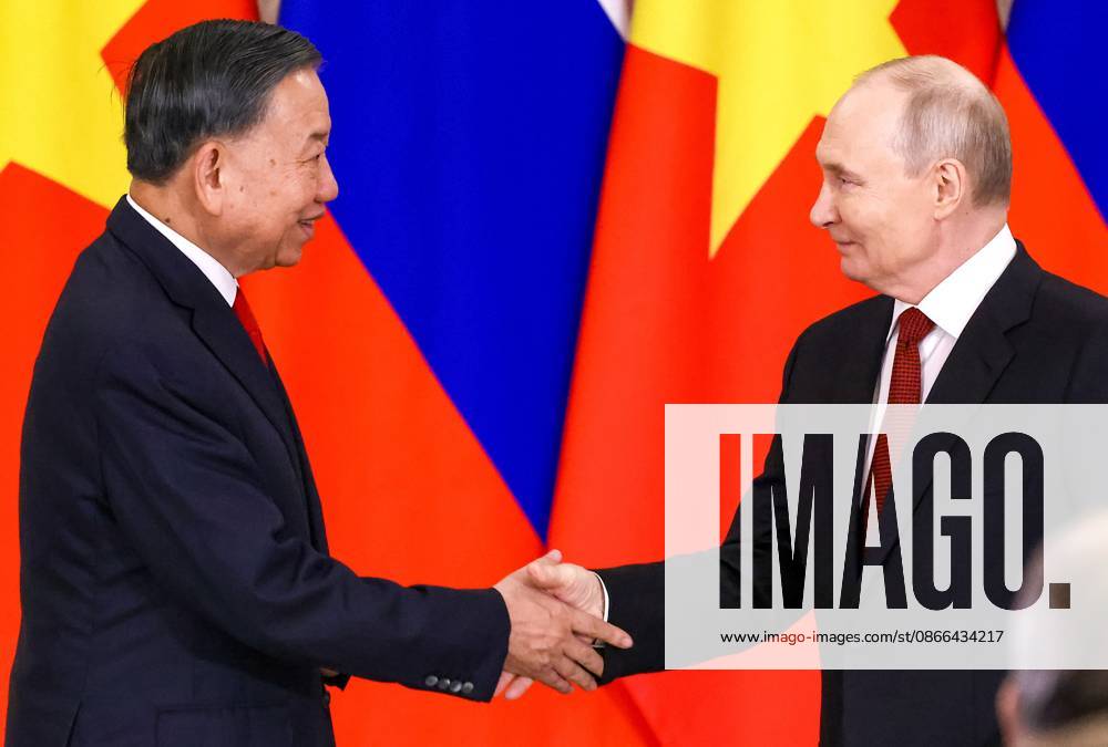Russia Vietnam 9239793 09.09.2026 Vietnamese President To Lam and Russian President Vladimir Putin shake hands as they make statements to the press following their meeting at the Kremlin in Moscow, Russia. Geodakyan Artem Sputnik Moscow Russia