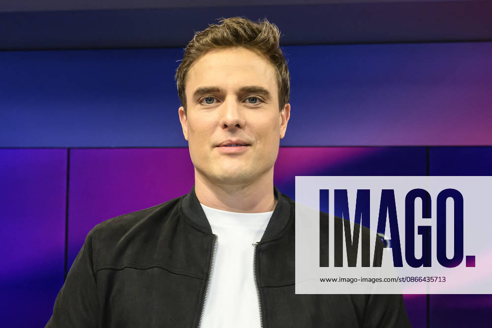 Im Bild v.l.: Constantin Schreiber (Axel Springer), GER, Berlin, Studio, zu Gast bei Maischberger, politische Talkshow, TV, Format, mit Moderatorin Sandra Maischberger, Das Erste, aus Adlershof Am Studio 20, 09.09.2026,