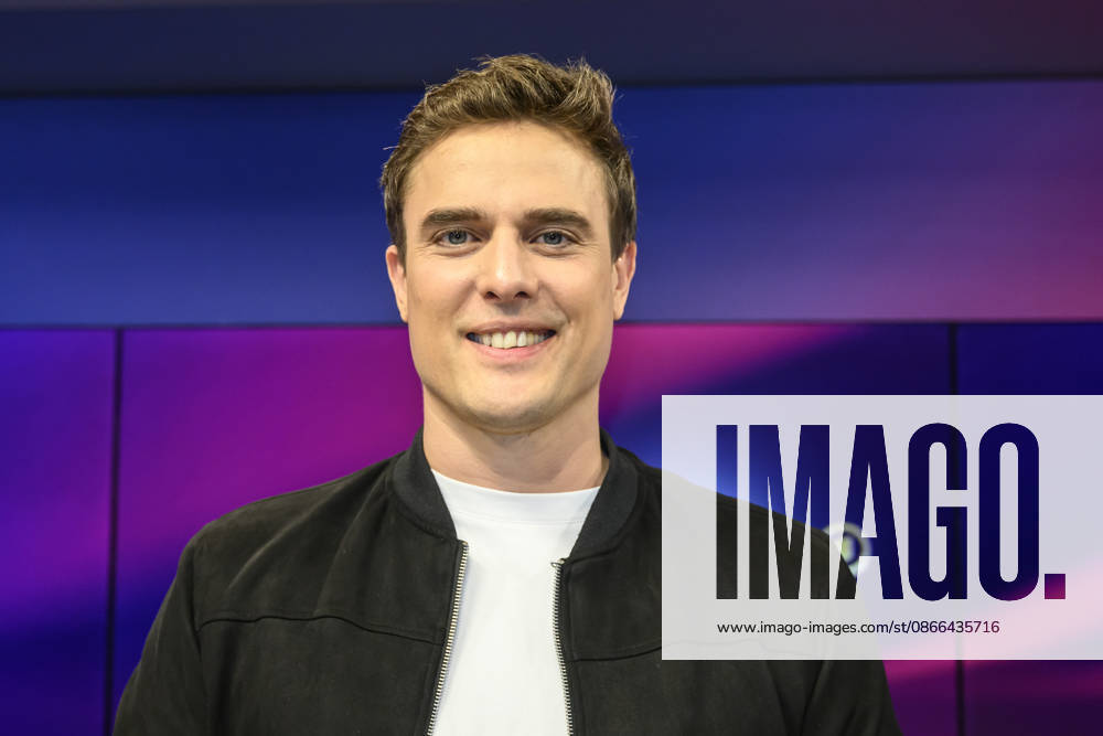 Im Bild v.l.: Constantin Schreiber (Axel Springer), GER, Berlin, Studio, zu Gast bei Maischberger, politische Talkshow, TV, Format, mit Moderatorin Sandra Maischberger, Das Erste, aus Adlershof Am Studio 20, 09.09.2026,