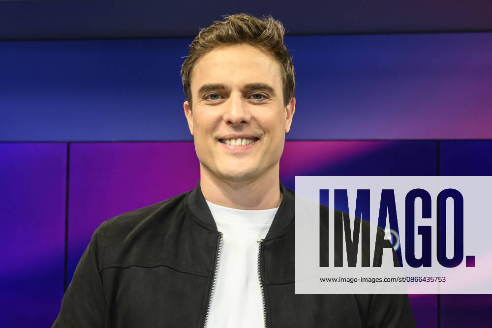 Im Bild v.l.: Constantin Schreiber (Axel Springer), GER, Berlin, Studio, zu Gast bei Maischberger, politische Talkshow, TV, Format, mit Moderatorin Sandra Maischberger, Das Erste, aus Adlershof Am Studio 20, 09.09.2026,