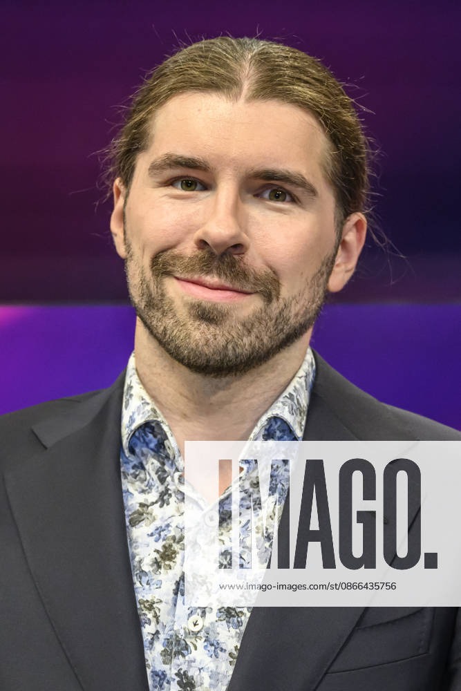 Im Bild v.l.: Alexander Prinz (Autor und YouTuber), GER, Berlin, Studio, zu Gast bei Maischberger, politische Talkshow, TV, Format, mit Moderatorin Sandra Maischberger, Das Erste, aus Adlershof Am Studio 20, 09.09.2026,