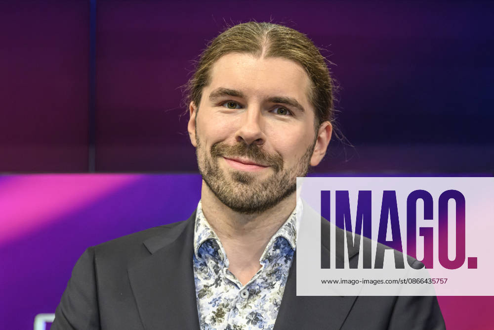 Im Bild v.l.: Alexander Prinz (Autor und YouTuber), GER, Berlin, Studio, zu Gast bei Maischberger, politische Talkshow, TV, Format, mit Moderatorin Sandra Maischberger, Das Erste, aus Adlershof Am Studio 20, 09.09.2026,