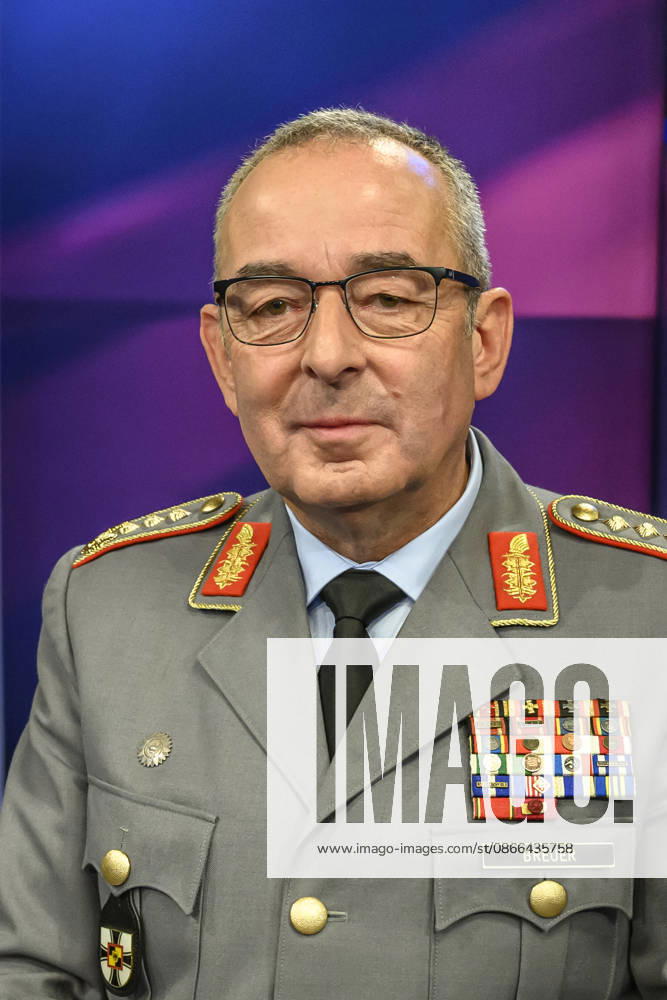 Im Bild v.l.: Carsten Breuer (Generalinspekteur der Bundeswehr), GER, Berlin, Studio, zu Gast bei Maischberger, politische Talkshow, TV, Format, mit Moderatorin Sandra Maischberger, Das Erste, aus Adlershof Am Studio 20, 09.09.2026,
