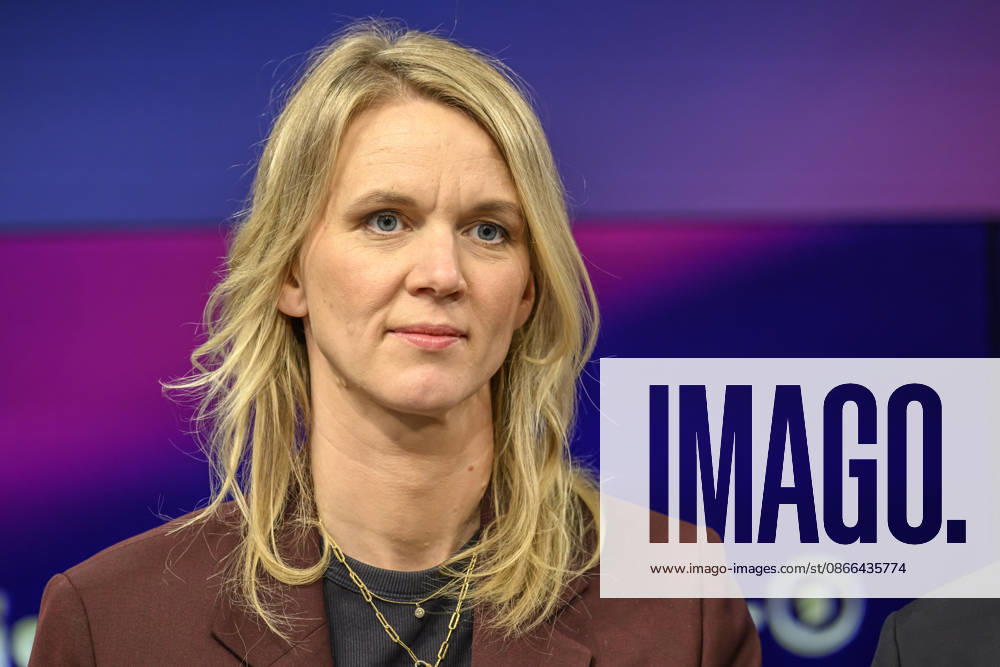 Im Bild v.l.: Julie Kurz (ARD), GER, Berlin, Studio, zu Gast bei Maischberger, politische Talkshow, TV, Format, mit Moderatorin Sandra Maischberger, Das Erste, aus Adlershof Am Studio 20, 09.09.2026,