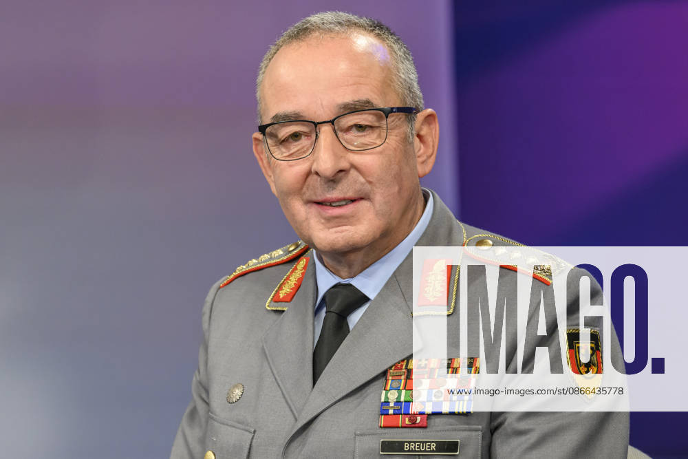 Im Bild v.l.: Carsten Breuer (Generalinspekteur der Bundeswehr), GER, Berlin, Studio, zu Gast bei Maischberger, politische Talkshow, TV, Format, mit Moderatorin Sandra Maischberger, Das Erste, aus Adlershof Am Studio 20, 09.09.2026,