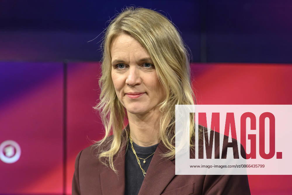 Im Bild v.l.: Julie Kurz (ARD), GER, Berlin, Studio, zu Gast bei Maischberger, politische Talkshow, TV, Format, mit Moderatorin Sandra Maischberger, Das Erste, aus Adlershof Am Studio 20, 09.09.2026,