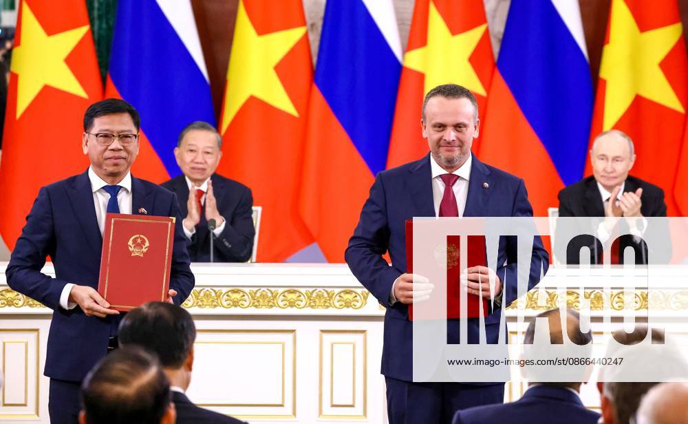 Russia Vietnam 9239807 09.09.2026 Vietnamese Deputy Minister of Construction Nguyen Xuan Sang and Russian Transport Minister Andrey Nikitin exchange signed documents following a meeting between Russian President Vladimir Putin and Vietnamese President To Lam at the Kremlin in Moscow, Russia. Geodakyan Artem Sputnik Moscow Russia