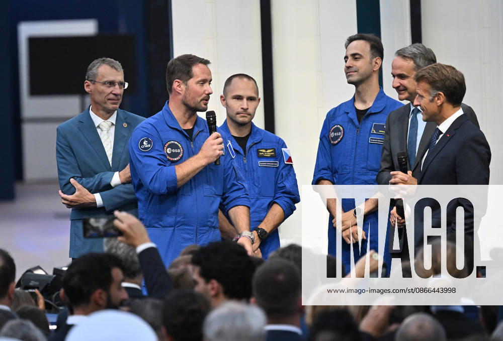 French President Emmanuel Macron, flanked by members of the VAST space program, French astronaut Thomas Pesquet of the European Space Agency (ESA), Czech fighter pilot and ESA astronaut Aleö Svoboda, Greek aviation physician and ESA astronaut candidate Adrianos Golemis, Vast Space Program President Giorgio Saccoccia (second from the left), and Greek Prime Minister Kyriákos Mitsotákis, along with French President Emmanuel Macron, at the International Space Summit on September 10, 2026, at the Grand Palais in Paris, September 9, 2026. Nearly 1,100 companies from the space sector will also be present at the Grand Palais, demonstrating the exceptional mobilization of the global space ecosystem around this event, organized by France and Germany