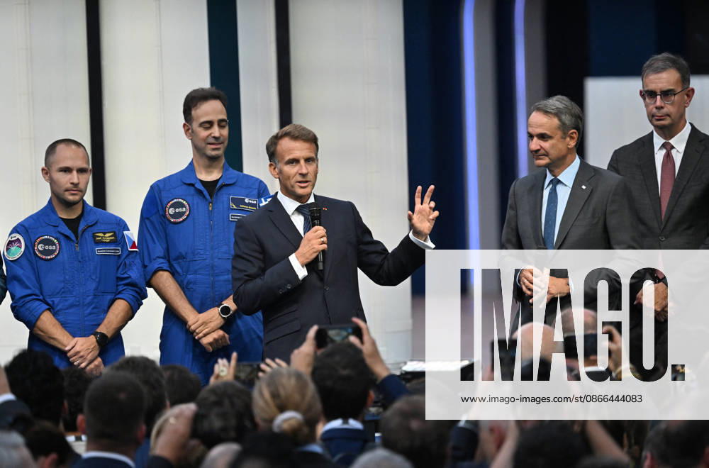 French President Emmanuel Macron, flanked by members of the VAST space program, French astronaut Thomas Pesquet of the European Space Agency (ESA), Czech fighter pilot and ESA astronaut Aleö Svoboda, Greek aviation physician and ESA astronaut candidate Adrianos Golemis, Vast Space Program President Giorgio Saccoccia (second from the left), and Greek Prime Minister Kyriákos Mitsotákis, along with French President Emmanuel Macron, at the International Space Summit on September 10, 2026, at the Grand Palais in Paris, September 9, 2026. Nearly 1,100 companies from the space sector will also be present at the Grand Palais, demonstrating the exceptional mobilization of the global space ecosystem around this event, organized by France and Germany