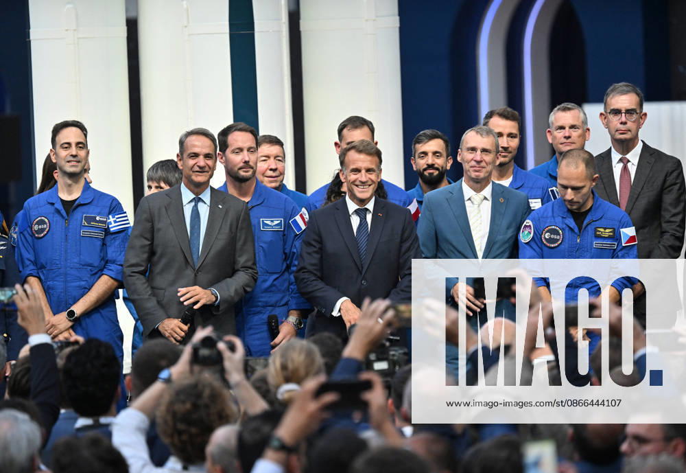 French President Emmanuel Macron, flanked by members of the VAST space program, French astronaut Thomas Pesquet of the European Space Agency (ESA), Czech fighter pilot and ESA astronaut Aleö Svoboda, Greek aviation physician and ESA astronaut candidate Adrianos Golemis, Vast Space Program President Giorgio Saccoccia (second from the left), and Greek Prime Minister Kyriákos Mitsotákis, along with French President Emmanuel Macron, at the International Space Summit on September 10, 2026, at the Grand Palais in Paris, September 9, 2026. Nearly 1,100 companies from the space sector will also be present at the Grand Palais, demonstrating the exceptional mobilization of the global space ecosystem around this event, organized by France and Germany