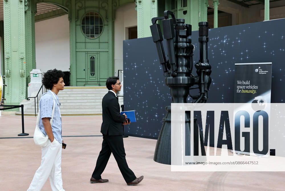 (260909) -- PARIS, Sept. 9, 2026 -- Visitors check an exhibit during the International Space Summit at the Grand Palais in Paris, France, Sept. 9, 2026. The first International Space Summit opened Wednesday in Paris, bringing together heads of state and government, scientists, astronauts and industry representatives. ) FRANCE-PARIS-INTERNATIONAL SPACE SUMMIT WuxHuiwo