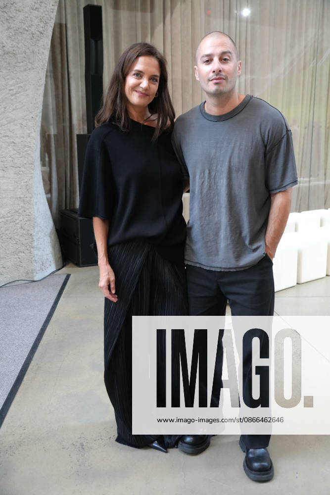 KATIE HOLMES and JASON BARD YARMOSKY attend the Cult Gaia Fashion Show,.The Gilder Center at the American Museum of Natural History, NYC.September 9, 2026. . Cult Gaia Fashion Show,.The Gilder Center at the American Museum of Natural History, NYC.September 9, 2026. New York USA - ZUMAms4_ 20260909_faf_ms4_015