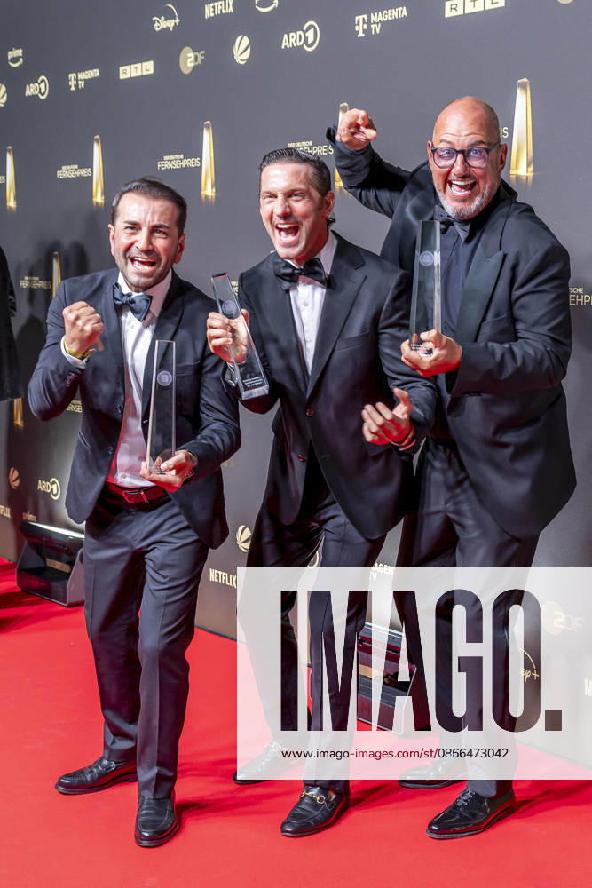 ABB FERNSEHPREIS- Alexander Kumptner, Ali Güngoermuess und Frank Rosin Preistraeger mit dem Fernsehpreis Moderatorin zu Gast auf dem roten Teppich bei der Gala zr verleihung des Der Deutsche Fernsehpreis 2026 iim Confex Center am 09.09.2026 in Koeln NRW Deutschland