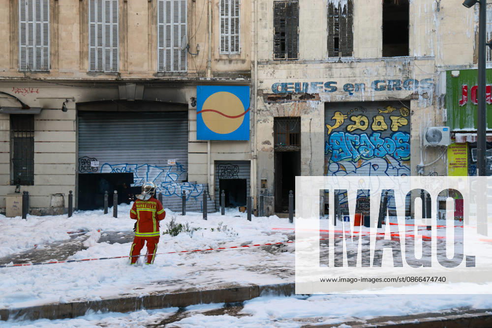 Fire at the Marchà du Soleil in Marseille: it took the fire brigade several hours to put out the blaze, which broke out at 2.19 am and destroyed around 500 m². - 11 10 2026 - France Bouches-du-Rhone Marseille - SylvainxRostaingx Pictorium LePictorium_0340462