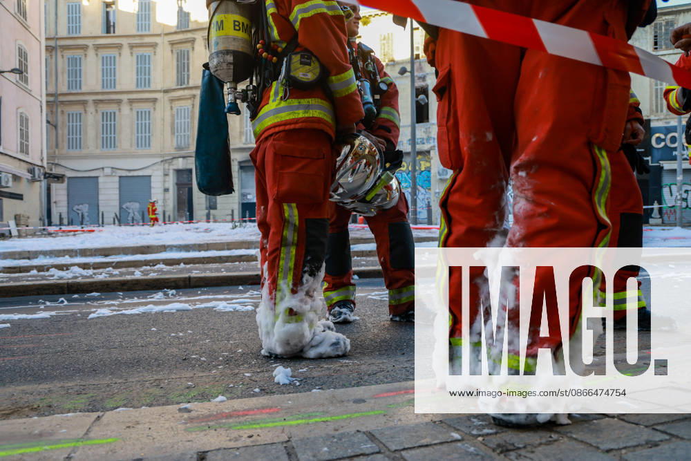 Fire at the Marchà du Soleil in Marseille: it took the fire brigade several hours to put out the blaze, which broke out at 2.19 am and destroyed around 500 m². - 11 10 2026 - France Bouches-du-Rhone Marseille - SylvainxRostaingx Pictorium LePictorium_0340467