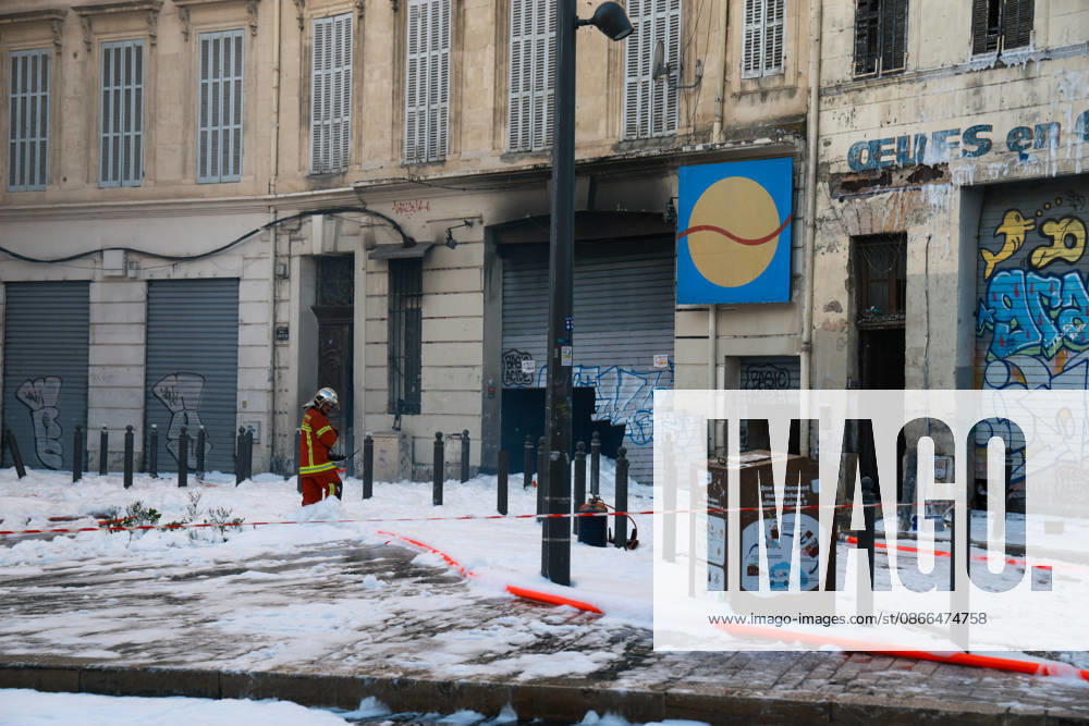 Fire at the Marchà du Soleil in Marseille: it took the fire brigade several hours to put out the blaze, which broke out at 2.19 am and destroyed around 500 m². - 11 10 2026 - France Bouches-du-Rhone Marseille - SylvainxRostaingx Pictorium LePictorium_0340469