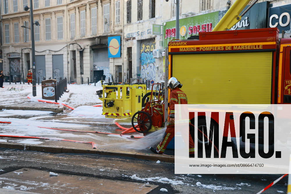 Fire at the Marchà du Soleil in Marseille: it took the fire brigade several hours to put out the blaze, which broke out at 2.19 am and destroyed around 500 m². - 11 10 2026 - France Bouches-du-Rhone Marseille - SylvainxRostaingx Pictorium LePictorium_0340470