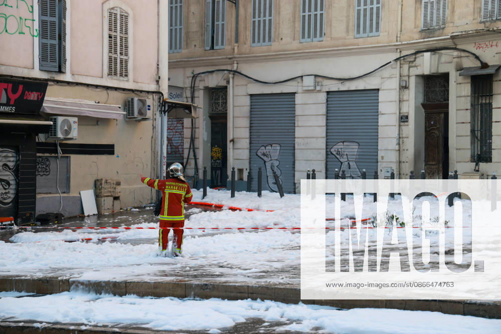 Fire at the Marchà du Soleil in Marseille: it took the fire brigade several hours to put out the blaze, which broke out at 2.19 am and destroyed around 500 m². - 11 10 2026 - France Bouches-du-Rhone Marseille - SylvainxRostaingx Pictorium LePictorium_0340472