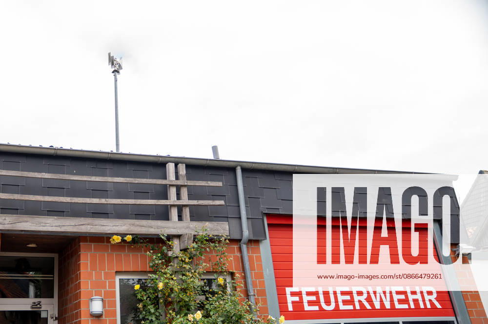 Bundesweiter Warntag 2026 Eine Sirenenanlage auf dem Gelände der Feuerwehr im Landkreis Peine in Niedersachsen, Deutschland. Am 10. September 2026 werden in Deutschland im Rahmen des bundesweiten Warntags verschiedene Warnsysteme getestet. Symbolbild.
