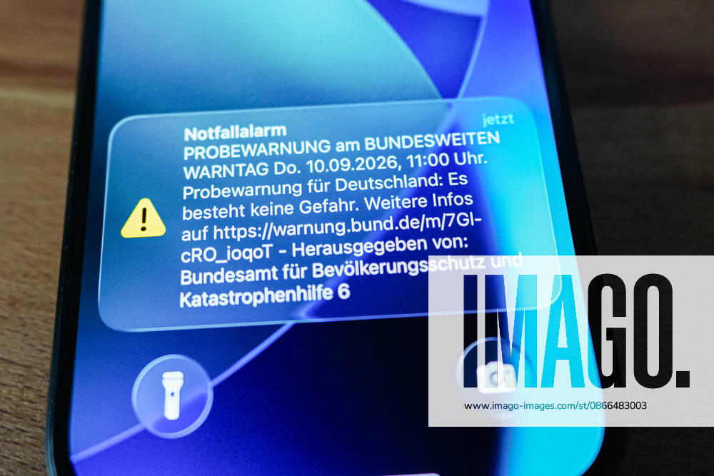 Ahrensburg Symbolfoto: Warnung auf Smartphone bei bundesweitem Warntag, 10.09.2026 Meldung auf Smartphone zum bundesweiten Warntag Symbolfoto: Warnung auf Smartphone bei bundesweitem Warntag