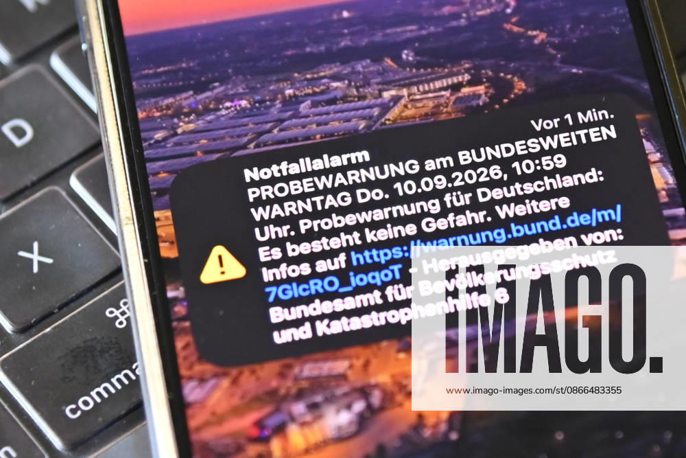 Bundesweiter Warntag am 10. September 2026: Ausloesung von Cell Broadcast. Ein Smartphone zeigt um Punkt 11:00 Uhr eine Cell Broadcast Notfallwarnung auf dem Sperrbildschirm anlaesslich des bundesweiten Warntags am 10. September.