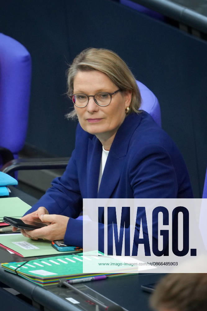 Deutscher Bundestag, 93. Plenarsitzung Dr. Stefanie Hubig, Bundesministerin der Justiz und fuer Verbraucherschutz im Portrait auf der Regierungsbank bei der 93. Sitzung des Deutschen Bundestag in Berlin, 10.09.2026 Berlin Berlin Deutschland