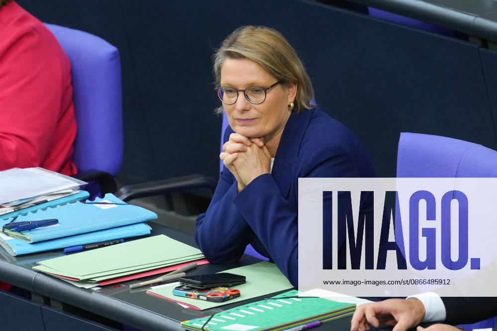 Deutscher Bundestag, 93. Plenarsitzung Dr. Stefanie Hubig, Bundesministerin der Justiz und fuer Verbraucherschutz im Portrait auf der Regierungsbank bei der 93. Sitzung des Deutschen Bundestag in Berlin, 10.09.2026 Berlin Berlin Deutschland