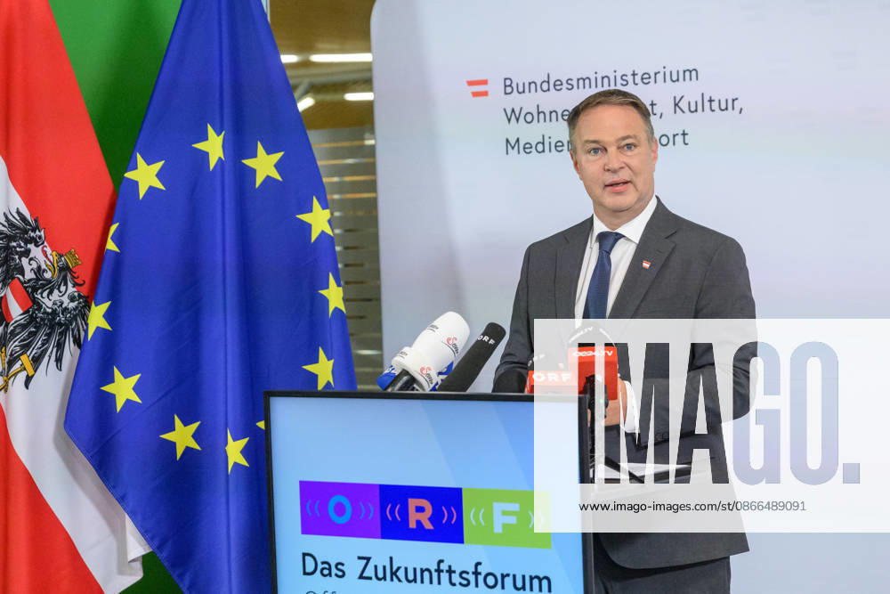 Photonews.at - Wien, 10.09.2026. Beim ORF-Zukunftsforum geht es um die künftige Rolle des öffentlich-rechtlichen Rundfunks in Österreich. An zwei Tagen diskutieren Vertreter aus Politik, Medien, Wissenschaft sowie aus Kunst, Kultur und Sport über zentrale Fragen zur Zukunft des ORF. Im Rahmen des Forums geht es unter anderem um den öffentlich-rechtlichen Auftrag, Jugend und Medienkompetenz, Digitalisierung, Plattformen und Künstliche Intelligenz sowie um Strukturen, Governance und den Medienstandort Österreich PHOTO: Vizekanzler und Medienminister Andreas Babler (SPÖ) bei doorstep vor Beginn der Veranstaltung The ORF Future Forum focuses on the future of public-service broadcasting in Austria. Over two days, representatives from polit