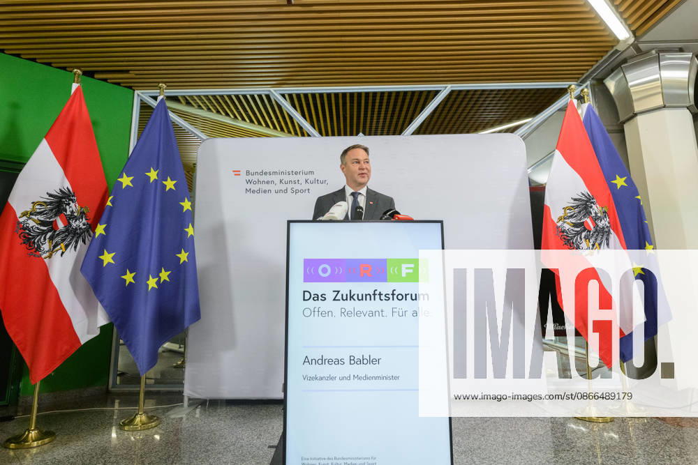 Photonews.at - Wien, 10.09.2026. Beim ORF-Zukunftsforum geht es um die künftige Rolle des öffentlich-rechtlichen Rundfunks in Österreich. An zwei Tagen diskutieren Vertreter aus Politik, Medien, Wissenschaft sowie aus Kunst, Kultur und Sport über zentrale Fragen zur Zukunft des ORF. Im Rahmen des Forums geht es unter anderem um den öffentlich-rechtlichen Auftrag, Jugend und Medienkompetenz, Digitalisierung, Plattformen und Künstliche Intelligenz sowie um Strukturen, Governance und den Medienstandort Österreich PHOTO: Vizekanzler und Medienminister Andreas Babler (SPÖ) bei doorstep vor Beginn der Veranstaltung The ORF Future Forum focuses on the future of public-service broadcasting in Austria. Over two days, representatives from polit