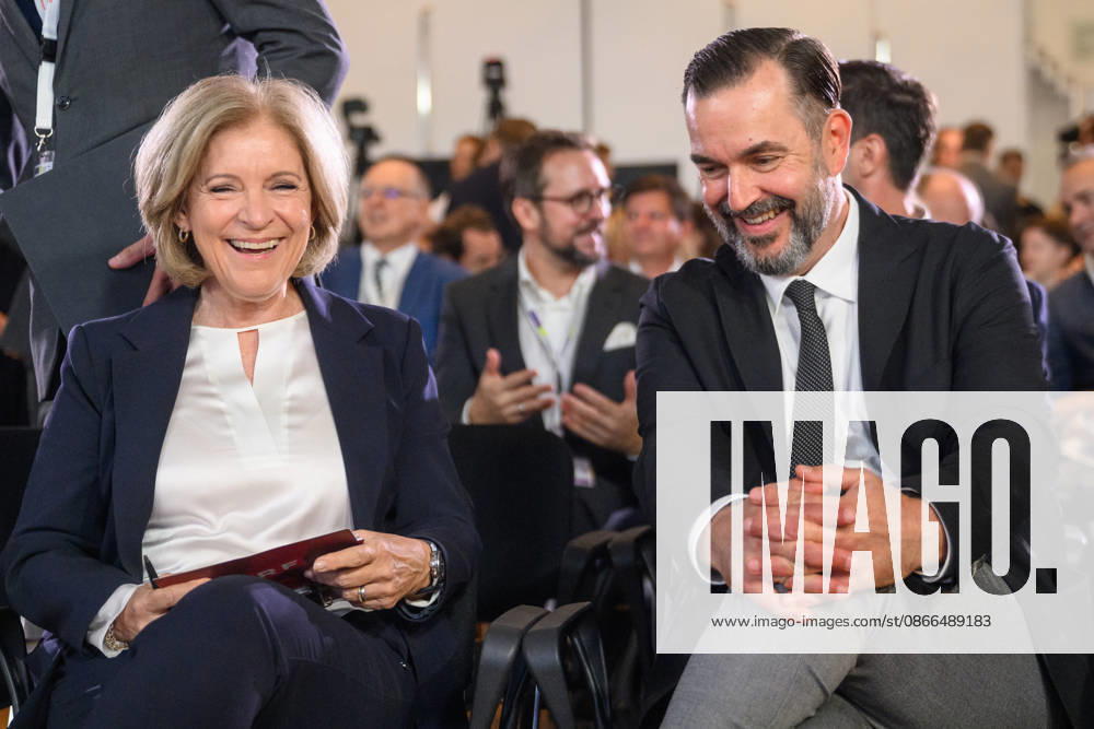 Photonews.at - Wien, 10.09.2026. Beim ORF-Zukunftsforum geht es um die künftige Rolle des öffentlich-rechtlichen Rundfunks in Österreich. An zwei Tagen diskutieren Vertreter aus Politik, Medien, Wissenschaft sowie aus Kunst, Kultur und Sport über zentrale Fragen zur Zukunft des ORF. Im Rahmen des Forums geht es unter anderem um den öffentlich-rechtlichen Auftrag, Jugend und Medienkompetenz, Digitalisierung, Plattformen und Künstliche Intelligenz sowie um Strukturen, Governance und den Medienstandort Österreich PHOTO: ORF-Generaldirektorin Ingrid Thurnher und Clemens Pig, Generaldirektor des ORF mit Begindes Jahres 2027 The ORF Future Forum focuses on the future of public-service broadcasting in Austria. Over two days, representatives