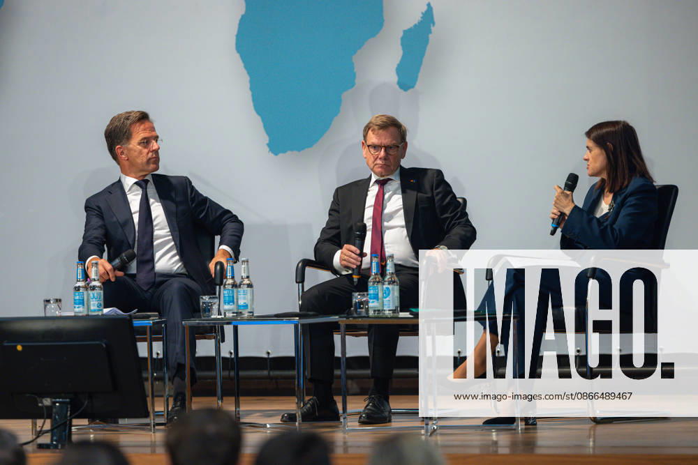 Schlussveranstaltung mit Außenminister Johann Wadephul (CDU) mit NATO-Generalsekretär Mark Rutte im Rahmen der Konferenz der Leiterinnen und Leiter deutscher Auslandsvertretungen (Botschafterkonferenz) im Auswärtigen Amt. Deutschland, Berlin am 10. September 2026: Außenminister Johann Wadephul (CDU) und NATO-Generalsekretär Mark Rutte auf der Bühne der Weltsaal im Auswärtigen Amt.