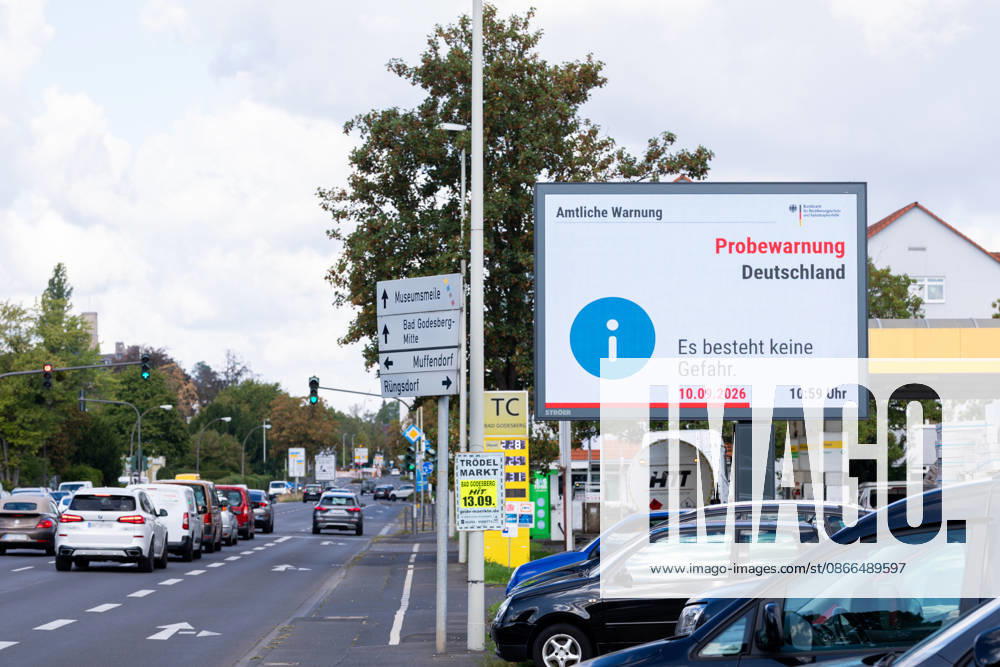 Bundesweiter Warntag: Probewarnung auf digitaler Werbetafel in Bonn - 10.09.26 Anlässlich des Bundesweiten Warntags 2026 zeigt eine digitale Werbetafel des Außenwerbers Ströer an der Bundesstraße B9 in Bonn-Bad Godesberg die Amtliche Warnung des Bundesamts für Bevölkerungsschutz und Katastrophenhilfe (BBK): Probewarnung Deutschland - Es besteht keine Gefahr. Berichten Sie über Ihre Erfahrungen (10:59 Uhr). Bonn Bad Godesberg Nordrhein-Westfalen Deutschland