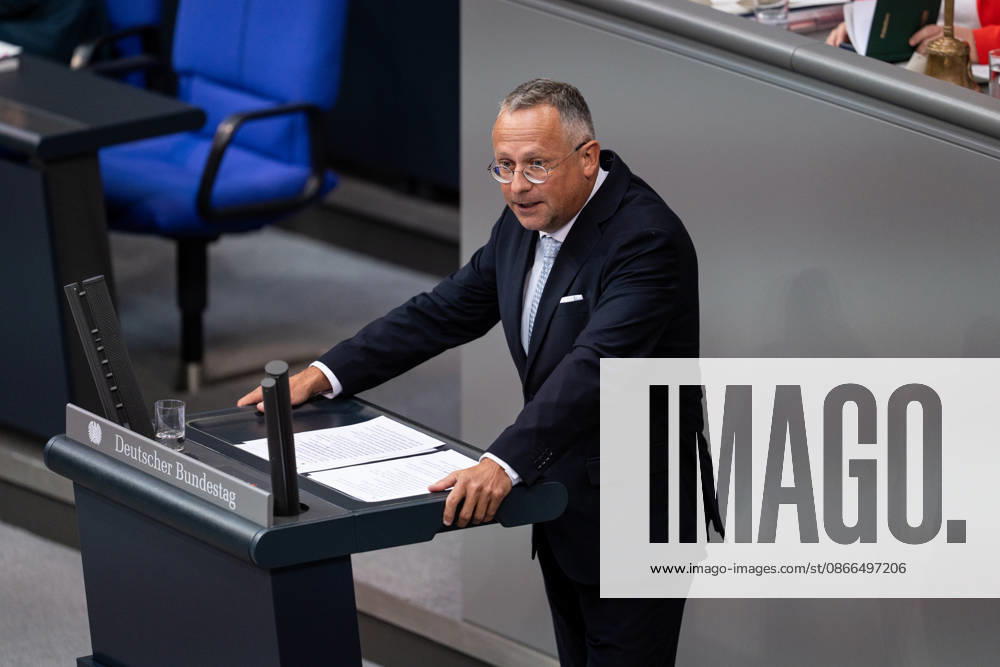 GER, Berlin, 93. Sitzung des Deutschen Bundestages im Plenarsaal des Reichstagsgebäudes. Peter Felser AfD, steht am Rednerpult und spricht