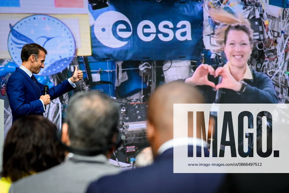 Emmanuel Macron, President of the French Republic, speaks with astronaut Sophie Adenot, who is in orbit aboard the International Space Station (ISS), during the International Space Summit at the Grand Palais in Paris, France, on September 10, 2026. Caught between the United States and China, Europe intends to defend its position at the first international summit in Paris—an event snubbed by the American giants and one in which the German chancellor, despite being a co-organizer, is not participating. Eric Tschaen Pool Bestimage International Space Summit at the Grand Palais in Paris on September 10, 2026 Caught between the United States and China, Europe intends to defend its position at the first international summit in Paris—an event snu