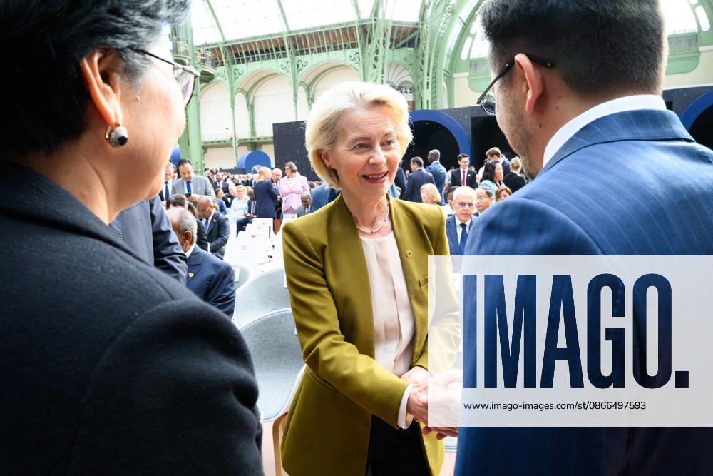Ursula von der Leyen, President of the European Commission, at the International Space Summit at the Grand Palais in Paris, France, on September 10, 2026. Caught between the United States and China, Europe intends to defend its position at the first international summit in Paris—an event snubbed by the American giants and attended without the German chancellor, one of the event’s co-organizers. Eric Tschaen Pool Bestimage International Space Summit at the Grand Palais in Paris on September 10, 2026 Caught between the United States and China, Europe intends to defend its position at the first international summit in Paris—an event snubbed by the American giants and attended without the German chancellor, one of the event’s co-hosts Paris, F