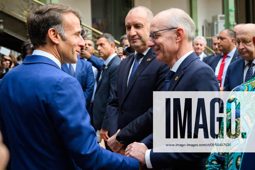 Emmanuel Macron, President of the French Republic, greets Luc Frieden, Prime Minister of Luxembourg, during the International Space Summit at the Grand Palais in Paris, France, on September 10, 2026. Caught between the United States and China, Europe intends to defend its position at the first international summit in Paris—an event snubbed by the American giants and one that the German chancellor, a co-organizer, is not attending. Eric Tschaen Pool Bestimage International Space Summit at the Grand Palais in Paris on September 10, 2026 Caught between the United States and China, Europe intends to defend its position at the first international summit in Paris—an event snubbed by the American giants and attended without the German chancellor,